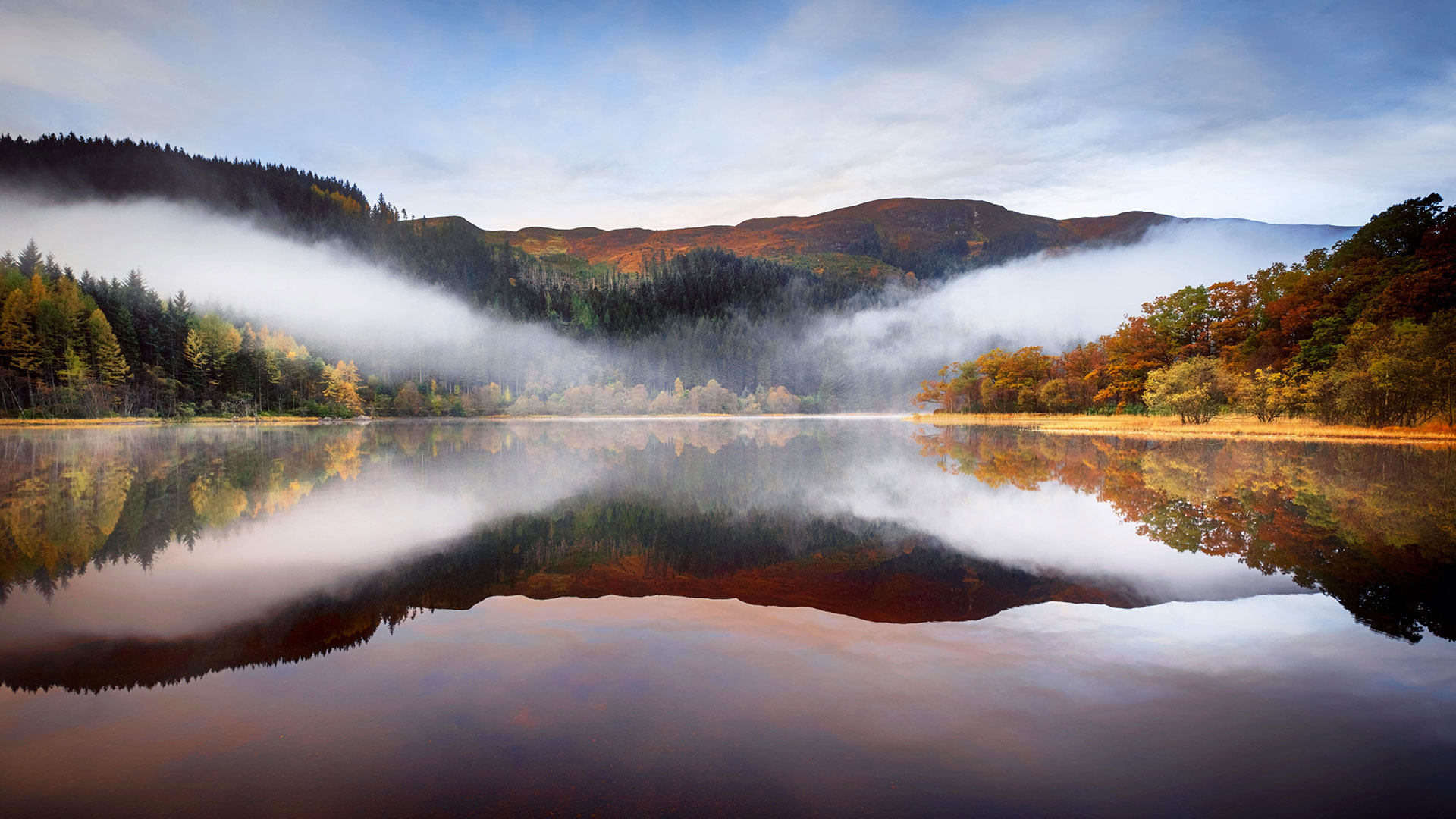 chon湖上空的低空云苏格兰特罗萨克斯